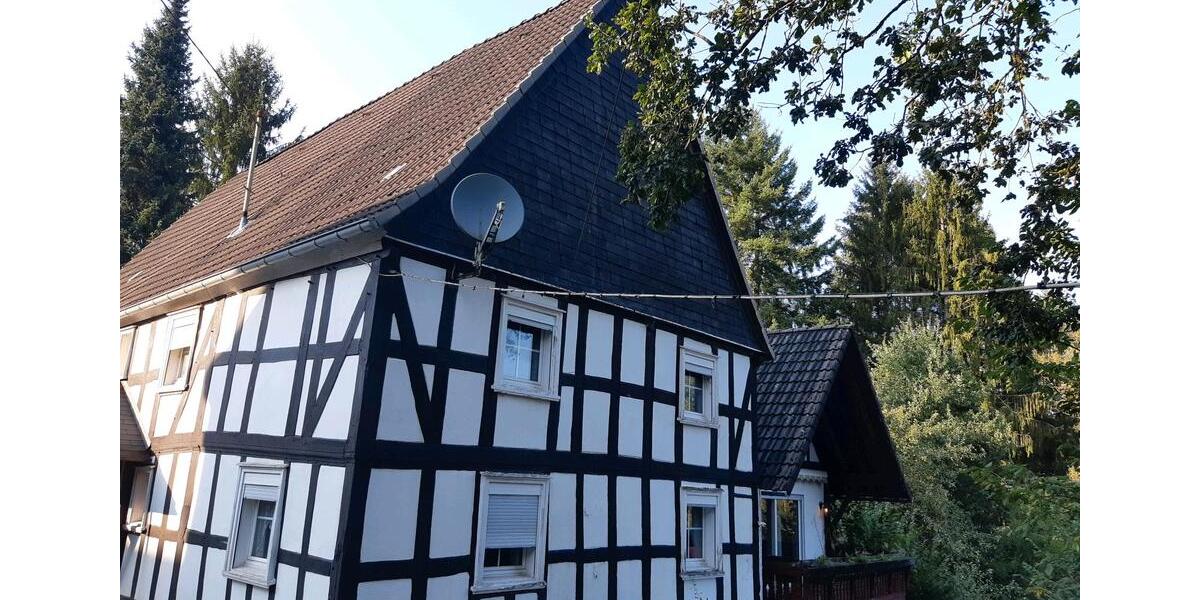 Einfamilienhaus Reichshof - 10 Zimmer, 250 m&sup2;, 295.000&euro; | Angebot:25422678