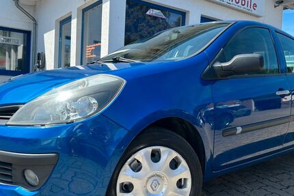 Renault Clio 117.000 km 2.749 &euro; Gummersbach (Zwischen Toom Markt und ATU) 51645