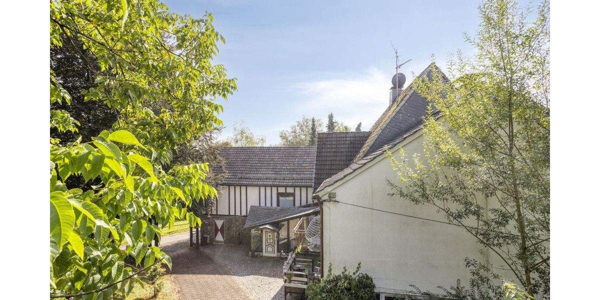 Außergewöhliches Anwesen mit mehreren Häusern mitten in der Natur - Einfamilienhaus Wipperfürth | Angebot:23973687