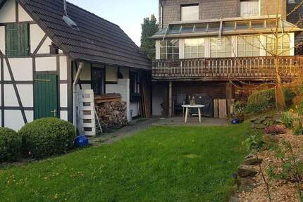 Haus Wipperfürth - 6 Zimmer, 270 m&sup2;, 325.000&euro; | Angebot:25782733