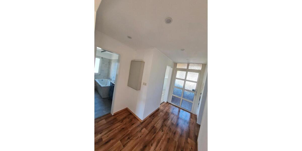 Dachgeschoßwohnung Reichshof - 3 Zimmer, 79 m&sup2;, 550&euro; | Angebot:27602955