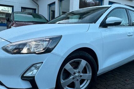 Ford Focus 128.000 km 10.949 &euro; Gummersbach (Zwischen Toom Markt und ATU) 51645