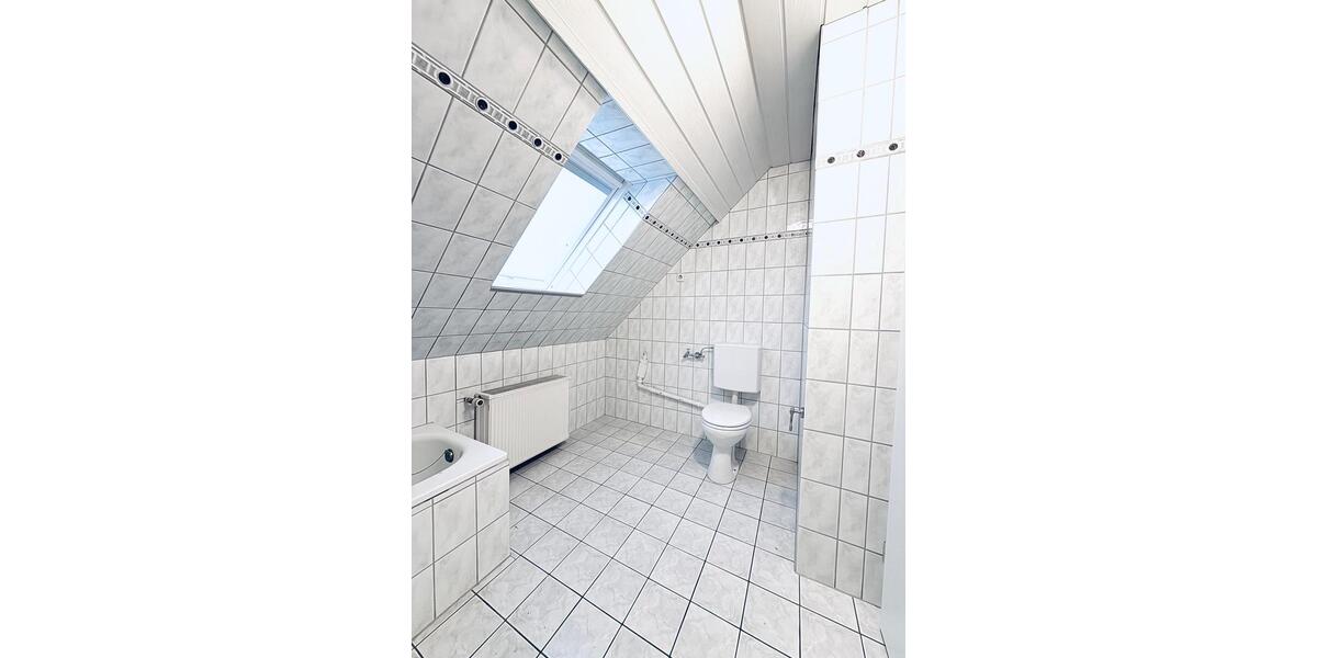 Dachgeschoßwohnung Attendorn - 2 Zimmer, 93 m&sup2;, 700&euro; | Angebot:25514531