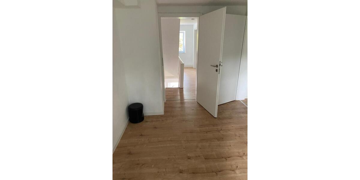 Reihenhaus Finnentrop - 8 Zimmer, 230 m&sup2;, 1.840&euro; | Angebot:26420072
