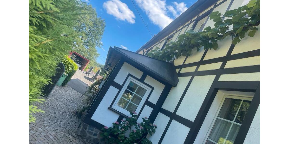 Doppelhaushälfte Reichshof - 9 Zimmer, 320 m&sup2;, 400.000&euro; | Angebot:27030689