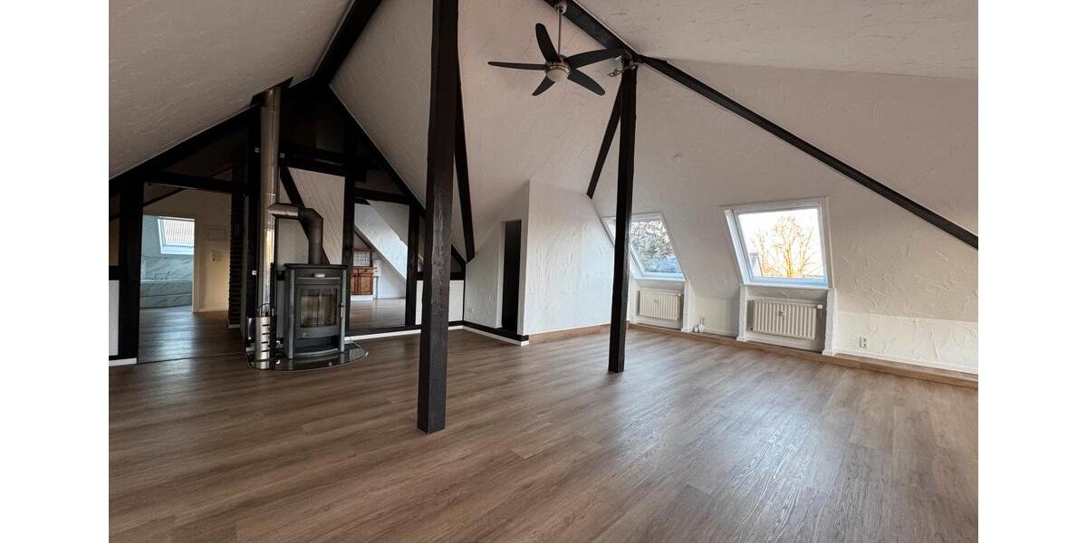 Dachgeschoßwohnung Iserlohn Sümmern - 3 Zimmer, 134 m&sup2;, 1.500&euro; | Angebot:27536600
