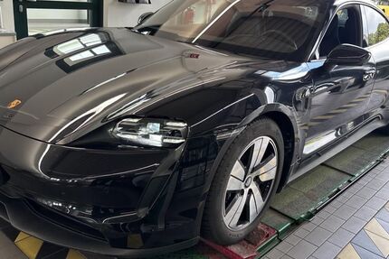 Porsche Taycan 28.141 km 59.947 &euro; Hagen 58091