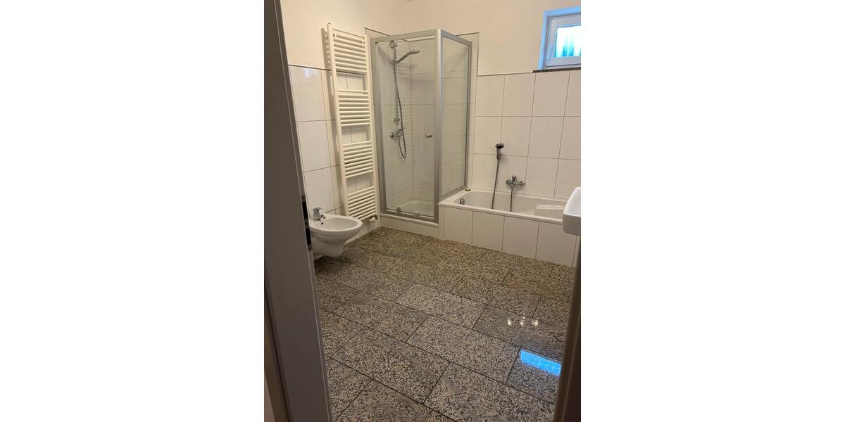 Erdgeschoßwohnung Gummersbach - 2 Zimmer, 80 m&sup2;, 1.100&euro; | Angebot:25098738