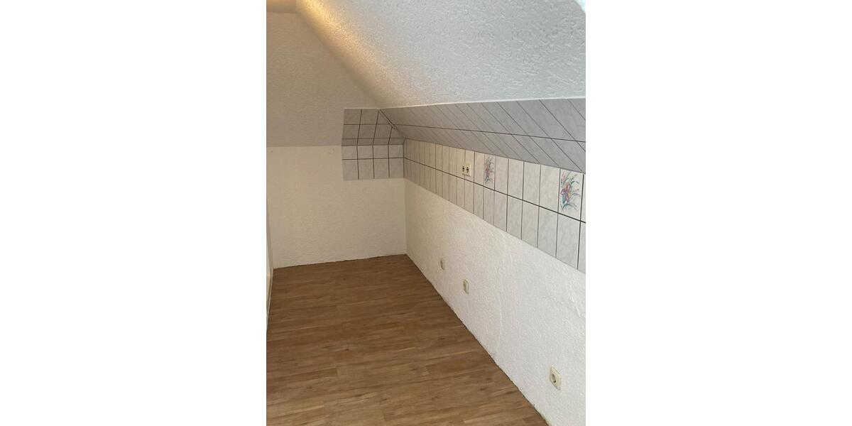 Dachgeschoßwohnung Iserlohn Sümmern - 2.5 Zimmer, 57 m&sup2;, 390&euro; | Angebot:25843820