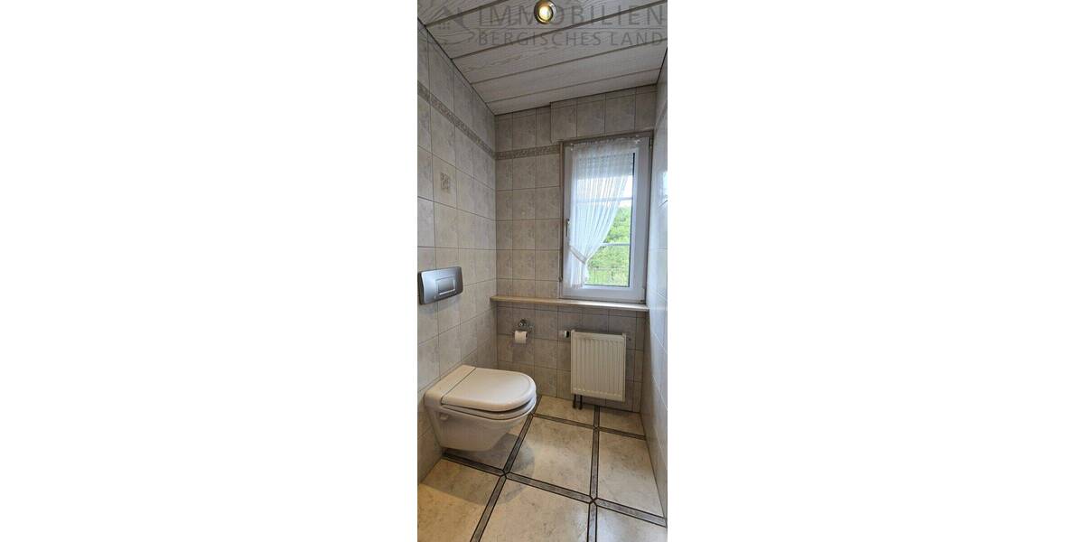 Einfamilienhaus Hückeswagen Innenstadt - 6 Zimmer, 242 m&sup2;, 449.000&euro; | Angebot:26867652
