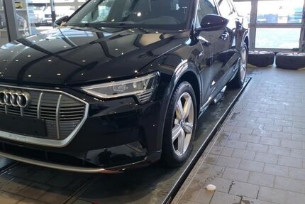 Audi e-tron 68.456 km 38.107 &euro; Hagen 58091