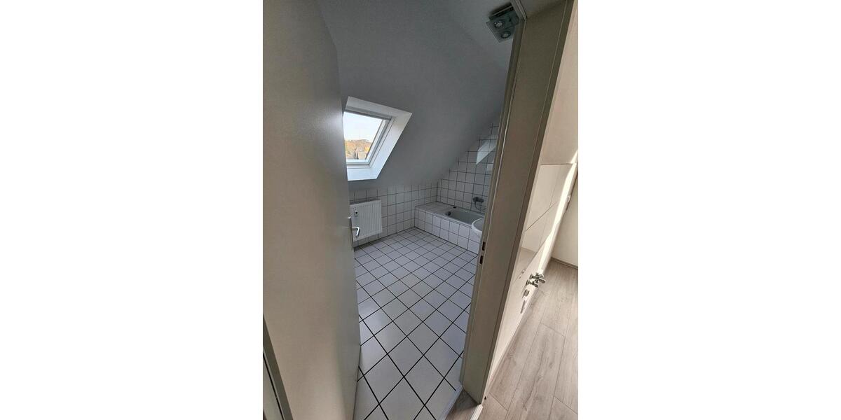 Dachgeschoßwohnung Hagen Hagen-Mitte - 1.5 Zimmer, 70 m&sup2;, 550&euro; | Angebot:26432456