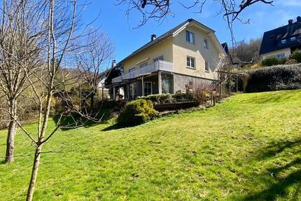 Haus Attendorn - 7 Zimmer, 238 m&sup2;, 425.000&euro; | Angebot:26517037