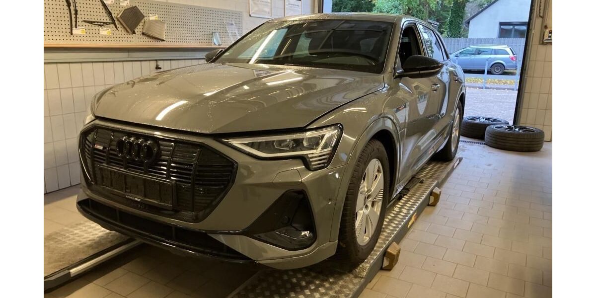 Audi e-tron 56.721 km 36.915 &euro; Hagen 58091