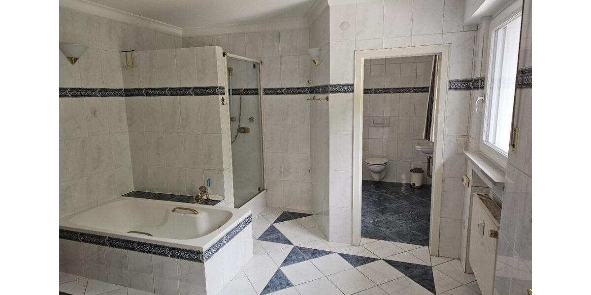 Etagenwohnung Reichshof - 4 Zimmer, 144 m&sup2;, 1.300&euro; | Angebot:26365967
