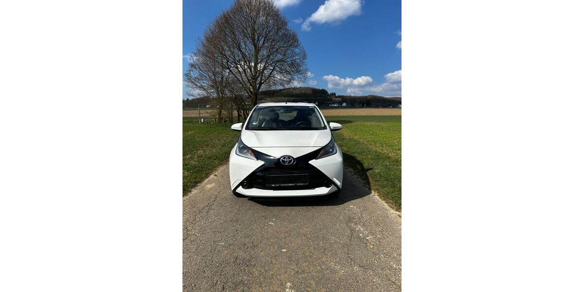Toyota Aygo (X) 144.500 km 4.999 &euro; Attendorn 57439