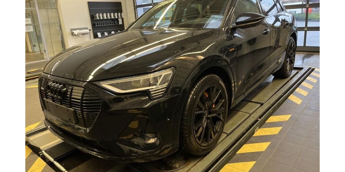 Audi e-tron 32.386 km 35.804 &euro; Hagen 58091