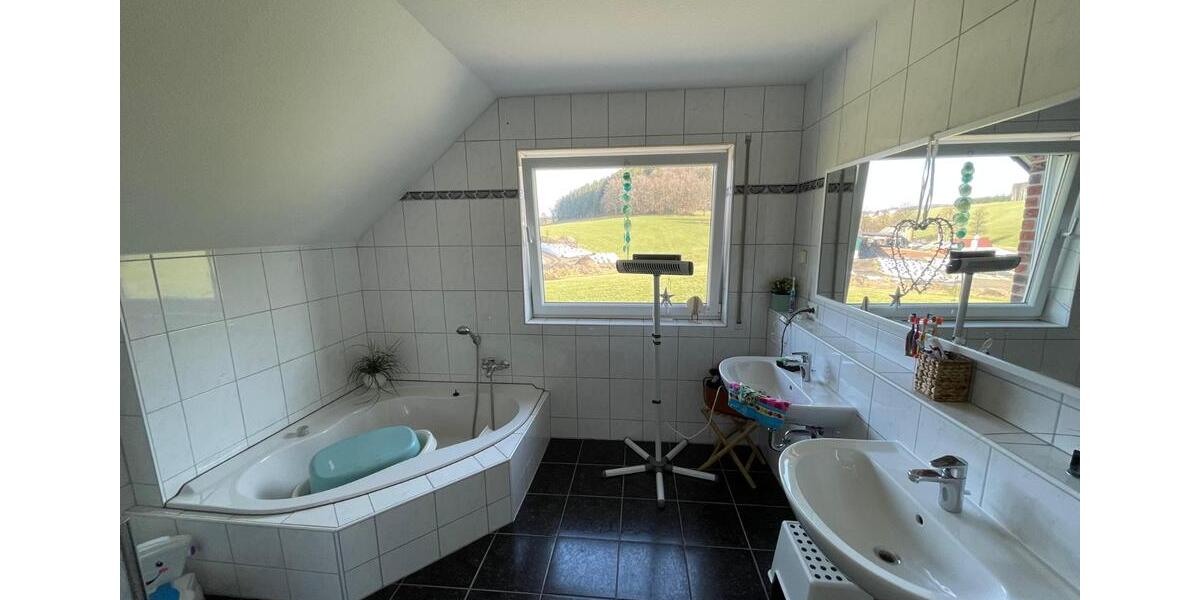 Etagenwohnung Wipperfürth - 5 Zimmer, 163 m&sup2;, 1.490&euro; | Angebot:25648655