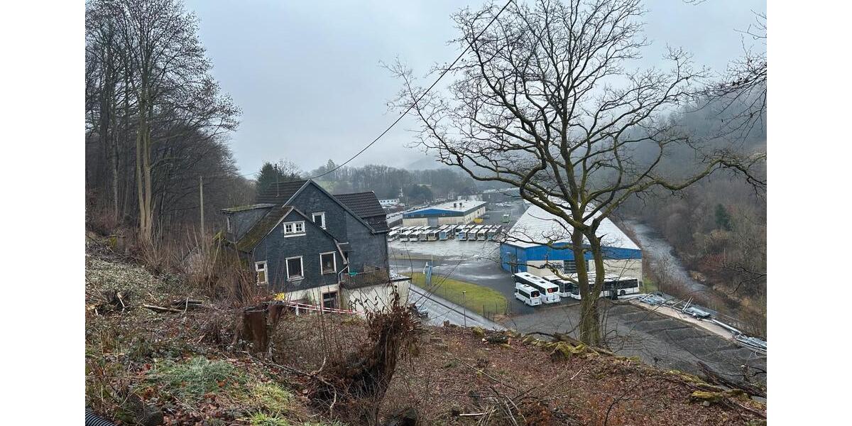 Einfamilienhaus Gummersbach Berstig Süd - 8 Zimmer, 331 m&sup2;, 135.000&euro; | Angebot:25126932