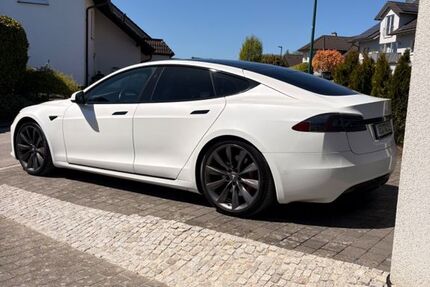 Tesla Model S 129.500 km 35.950 &euro; Helden 57439