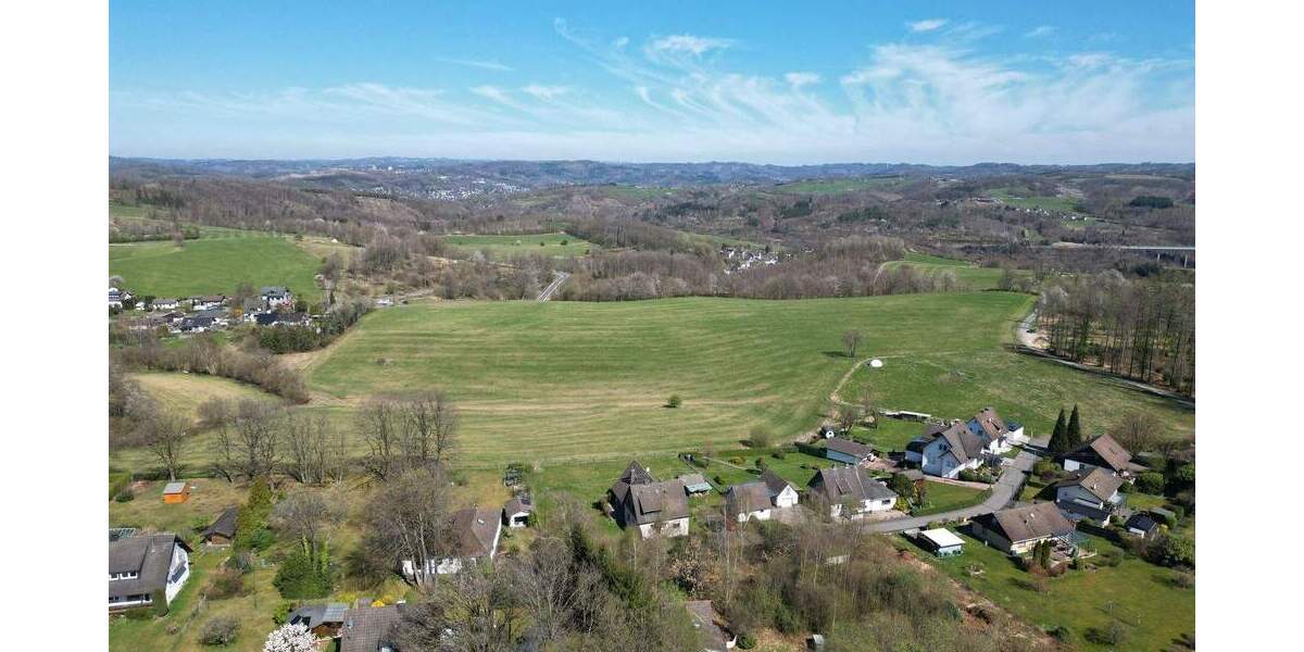 Doppelhaushälfte Reichshof Berghausen - 4 Zimmer, 145 m&sup2;, 279.000&euro; | Angebot:25796670