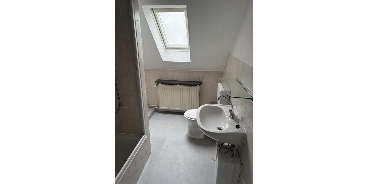 Dachgeschoßwohnung Lüdenscheid Othlinghausen - 3 Zimmer, 69 m&sup2;, 400&euro; | Angebot:25377667