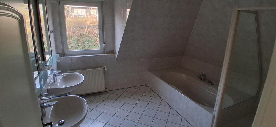 Einfamilienhaus Sundern (Sauerland) - 8 Zimmer, 270 m&sup2;, 499.000&euro; | Angebot:24574690