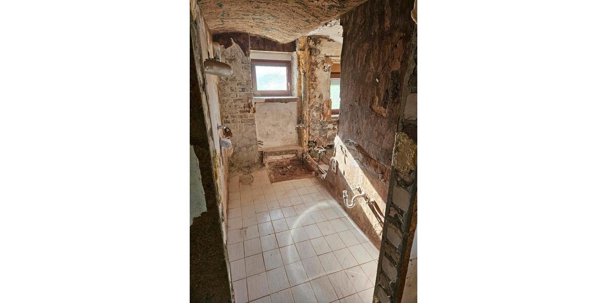 Einfamilienhaus Wipperfürth - 8 Zimmer, 170 m&sup2;, 210.000&euro; | Angebot:23712641