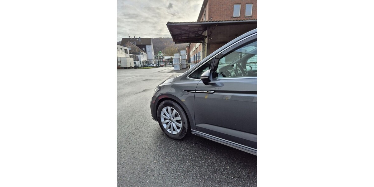 VW Touran 54.300 km 28.100 &euro; Hagen 58095