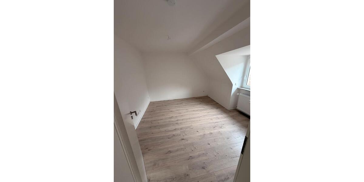 Dachgeschoßwohnung Ennepetal - 3 Zimmer, 80 m&sup2;, 1.010&euro; | Angebot:25815758