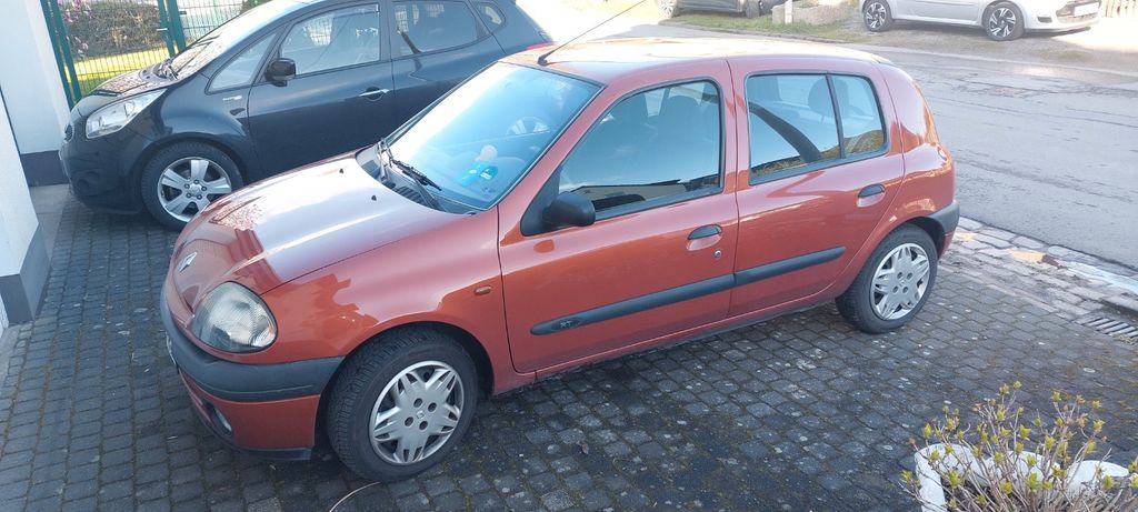 Renault Clio 132.000 km 600 &euro; Hagen 58099