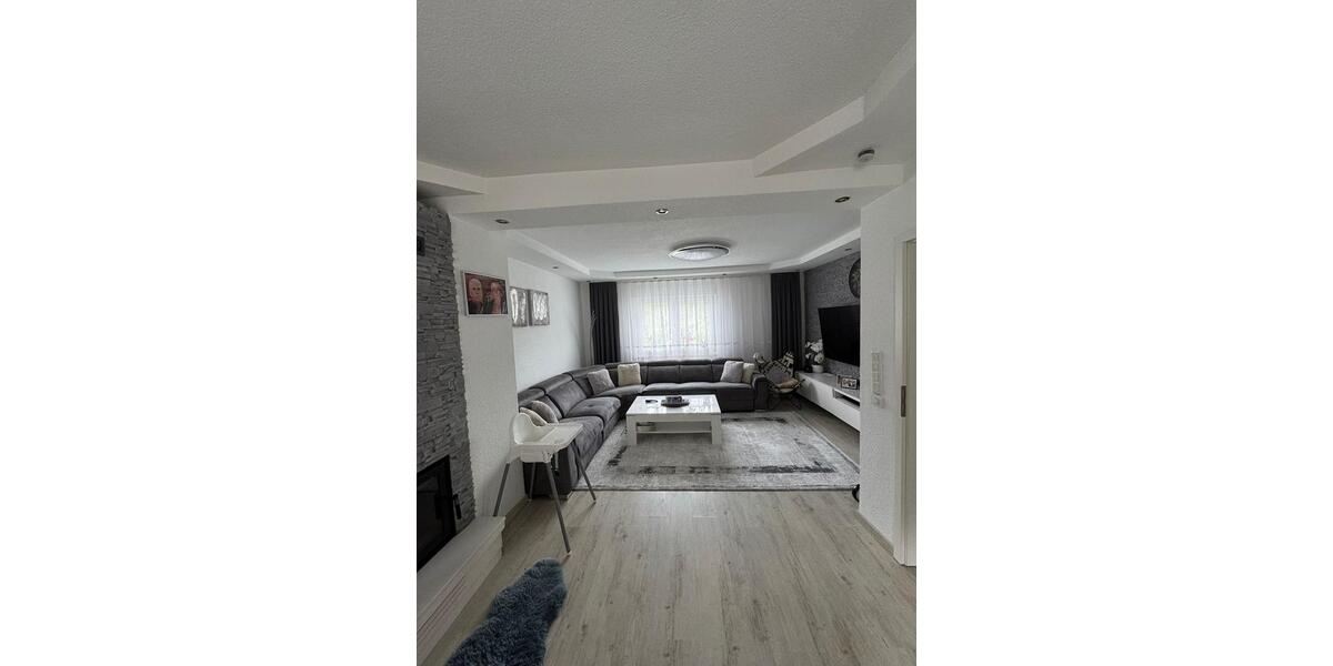 Doppelhaushälfte Finnentrop - 8 Zimmer, 180 m&sup2;, 350.000&euro; | Angebot:26611882