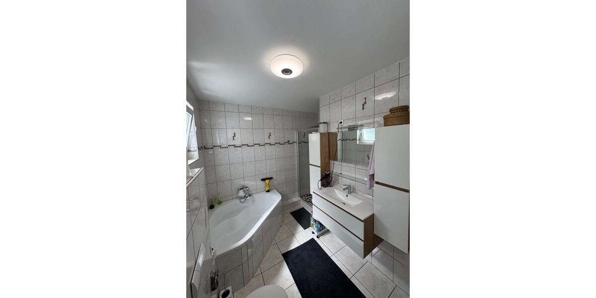Doppelhaushälfte Finnentrop - 8 Zimmer, 180 m&sup2;, 350.000&euro; | Angebot:26611882