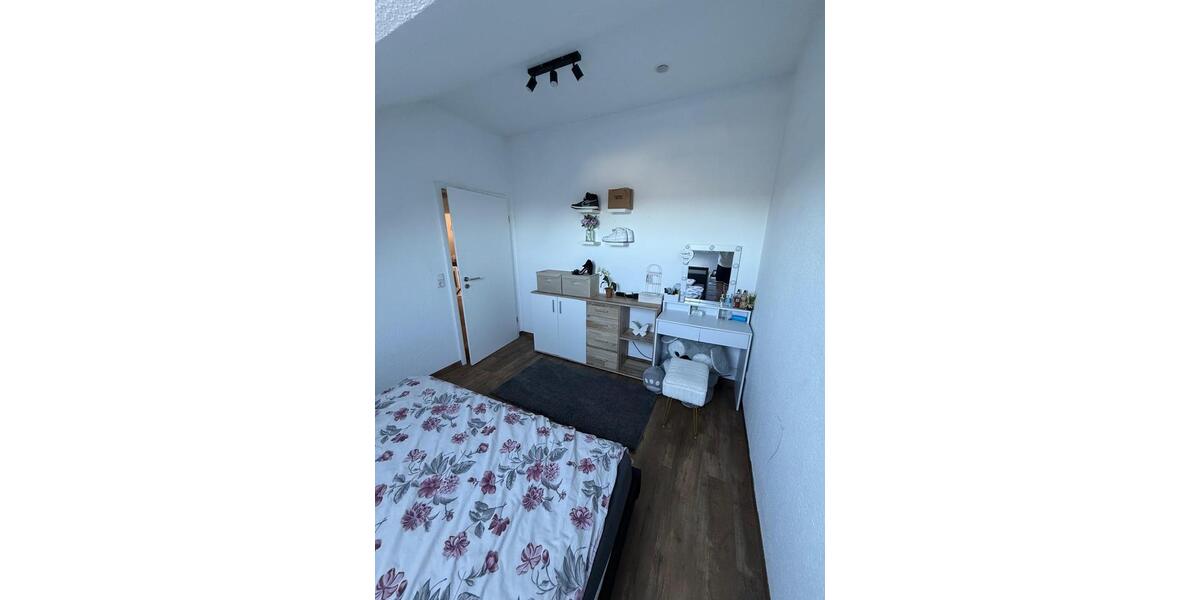 Dachgeschoßwohnung Iserlohn Grüne - 3 Zimmer, 77 m&sup2;, 155.000&euro; | Angebot:26889940