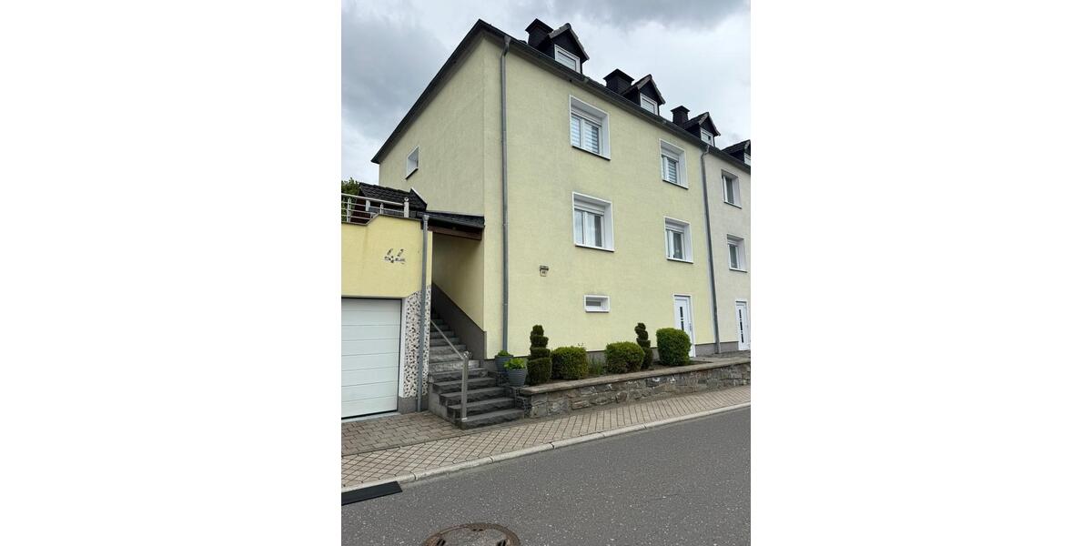 Doppelhaushälfte Finnentrop - 8 Zimmer, 180 m&sup2;, 350.000&euro; | Angebot:26611882