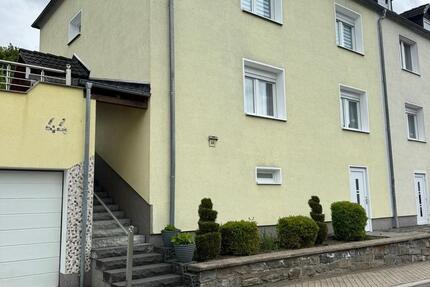 Haus Finnentrop - 8 Zimmer, 180 m&sup2;, 350.000&euro; | Angebot:26611882