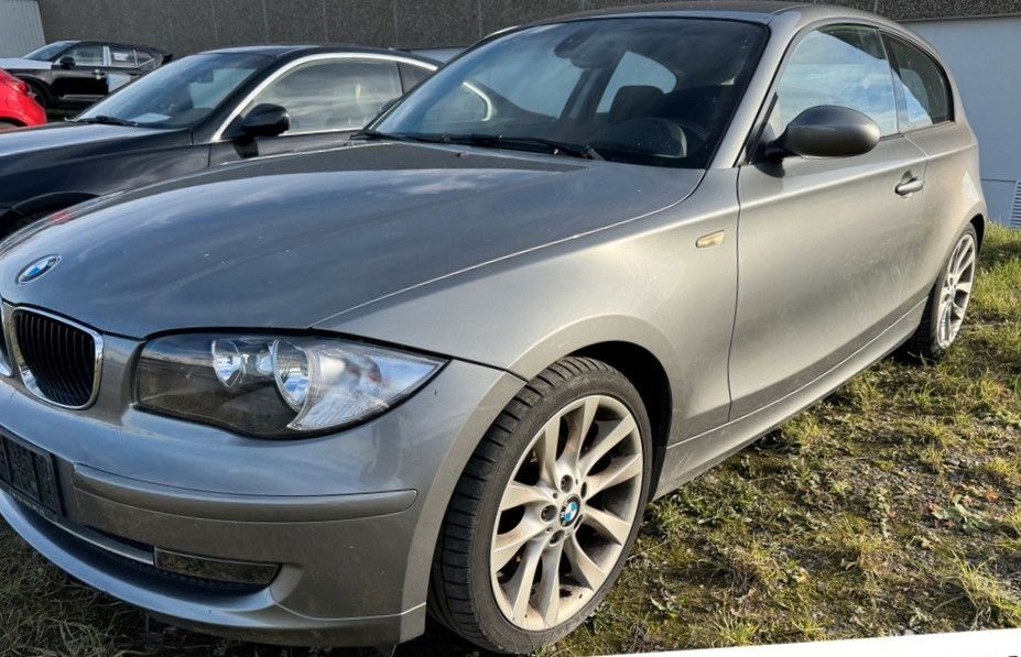 BMW 118 213.000 km 2.990 &euro; Wipperfürth 51688