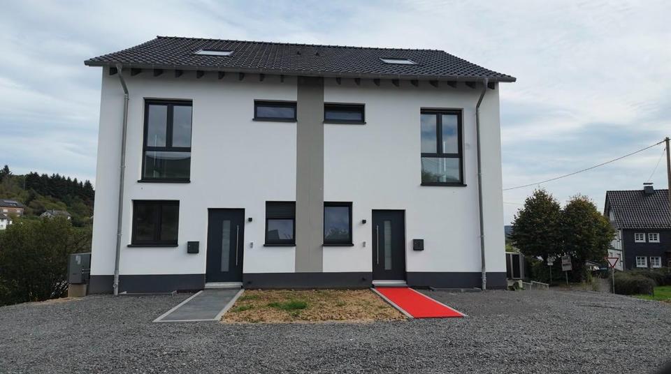Doppelhaushälfte Gummersbach - 5 Zimmer, 133 m&sup2;, 1.800&euro; | Angebot:27615064