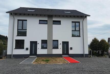 Haus Gummersbach - 5 Zimmer, 133 m&sup2;, 1.800&euro; | Angebot:27615064