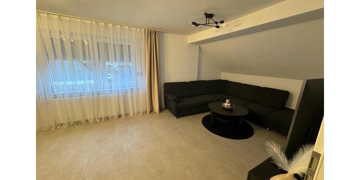 Dachgeschoßwohnung Werdohl - 4 Zimmer, 82 m&sup2;, 800&euro; | Angebot:25861360