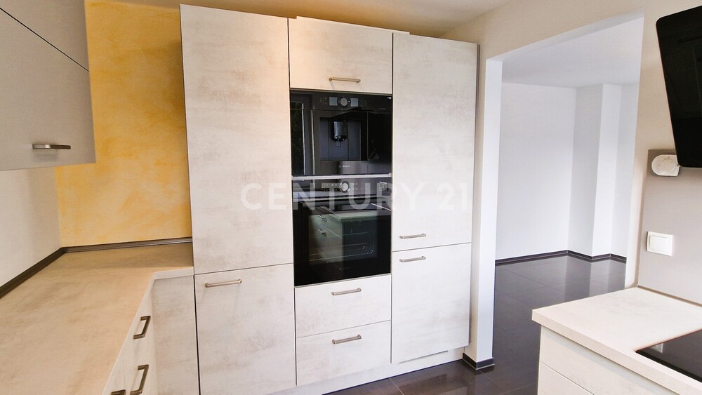 Exklusive, vollständig sanierte Wohnung mit großzügigem Raumgefühl und drei Balkonen - Etagenwohnung Hagen-Emst Emst | Angebot:23150345