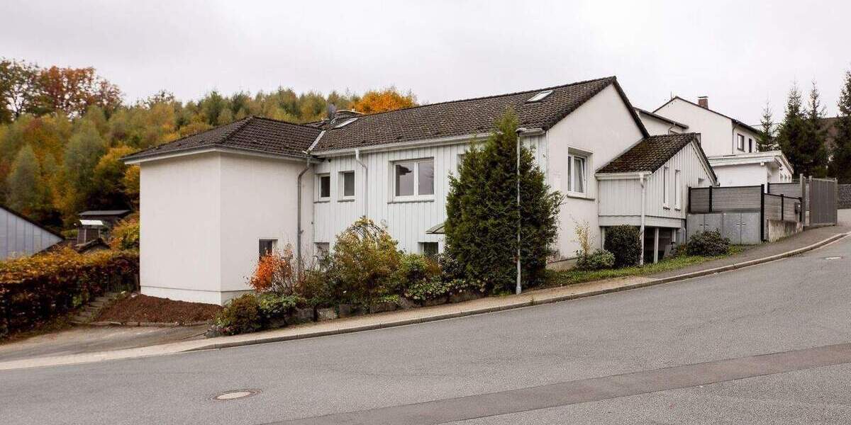 Mehrfamilienhaus, Wohnhaus Lüdenscheid Stüttinghausen - 9 Zimmer, 349 m&sup2;, 419.000&euro; | Angebot:25688973