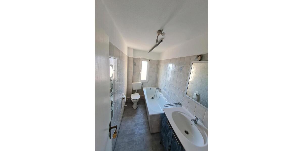 Dachgeschoßwohnung Reichshof - 3 Zimmer, 79 m&sup2;, 550&euro; | Angebot:27602955