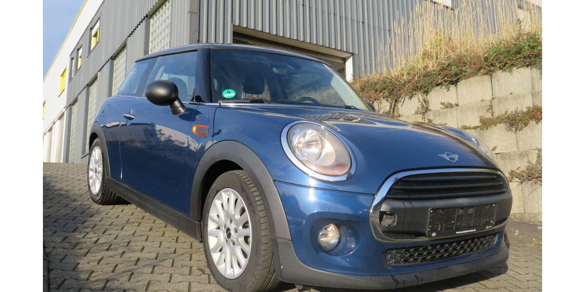 Mini One First 208.662 km 4.490 &euro; Lindlar 51789