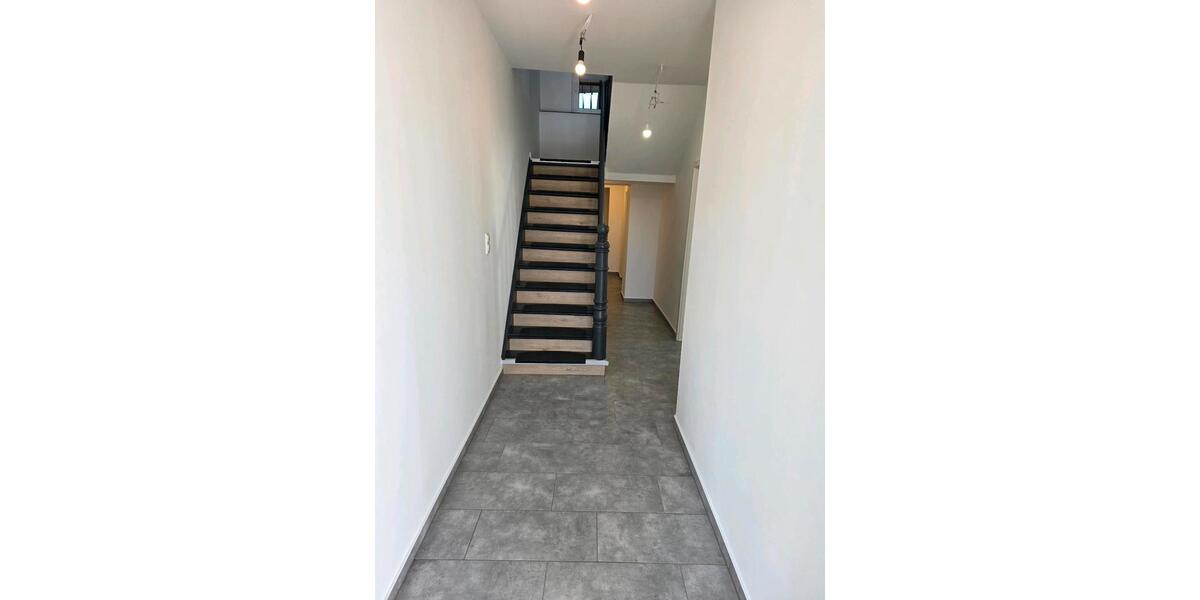 Einfamilienhaus Sundern (Sauerland) - 4 Zimmer, 140 m&sup2;, 1.400&euro; | Angebot:25975946