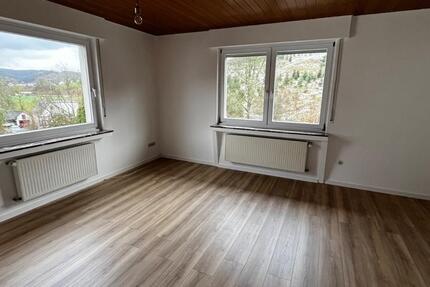 Wohnung Finnentrop - 6 Zimmer, 145 m&sup2;, 980&euro; | Angebot:26005052