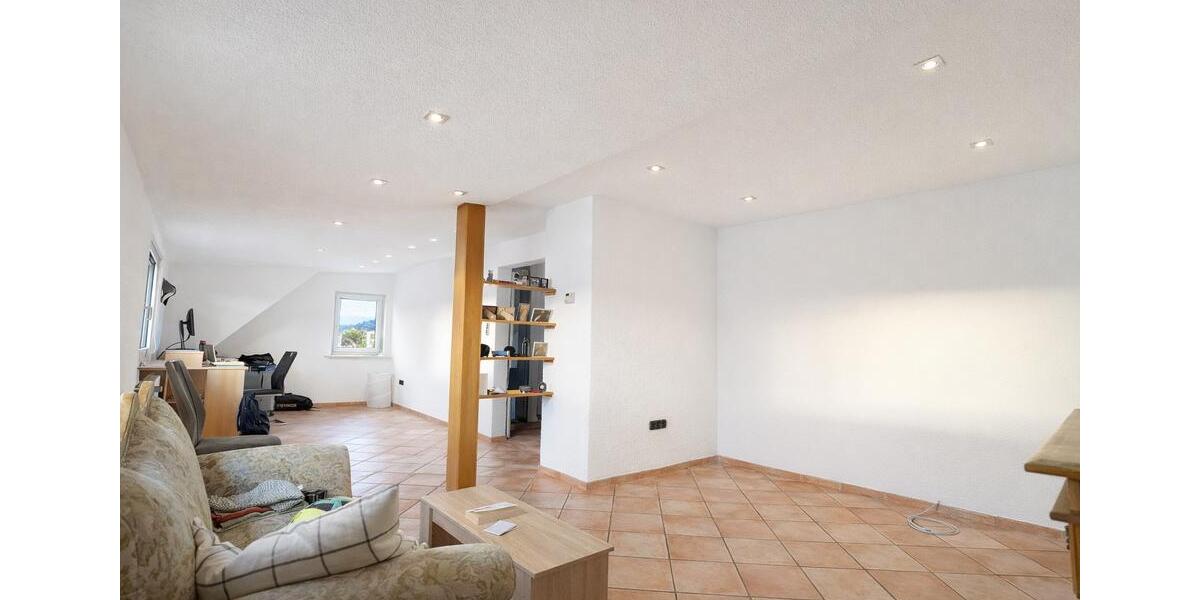 Dachgeschoßwohnung Hagen Hagen-Mitte - 3 Zimmer, 100 m&sup2;, 650&euro; | Angebot:25852223