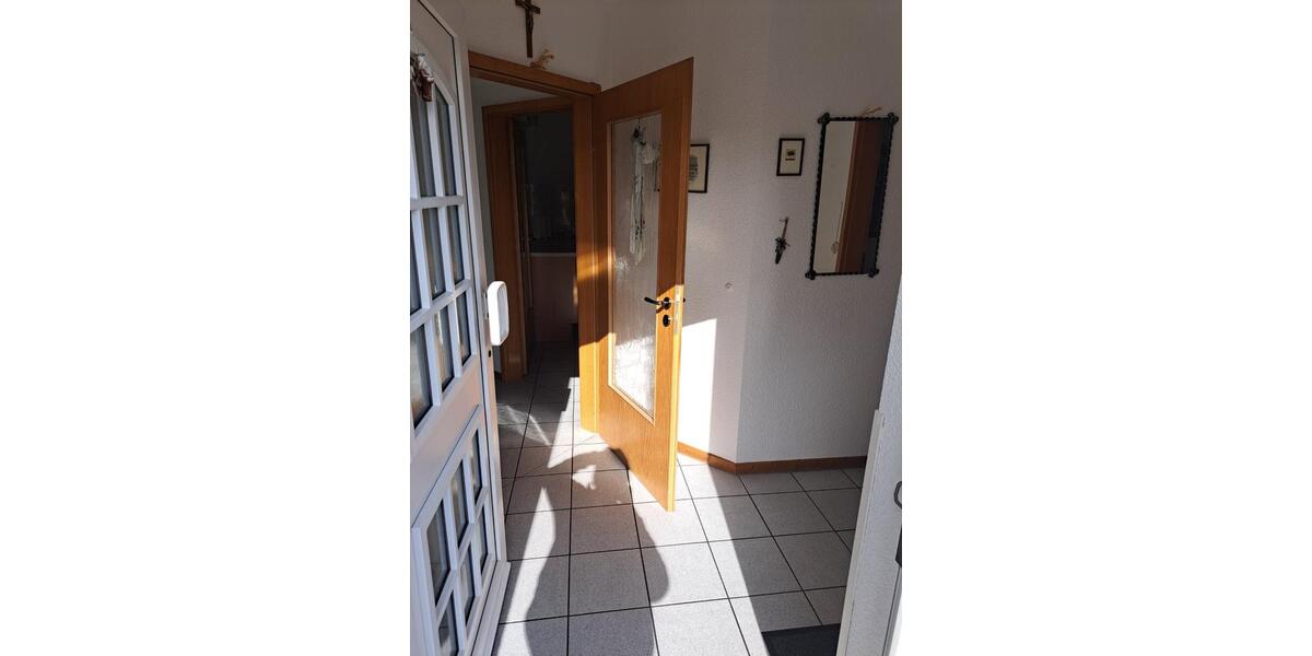 Etagenwohnung Lindlar - 3 Zimmer, 130 m&sup2;, 1.400&euro; | Angebot:25929431