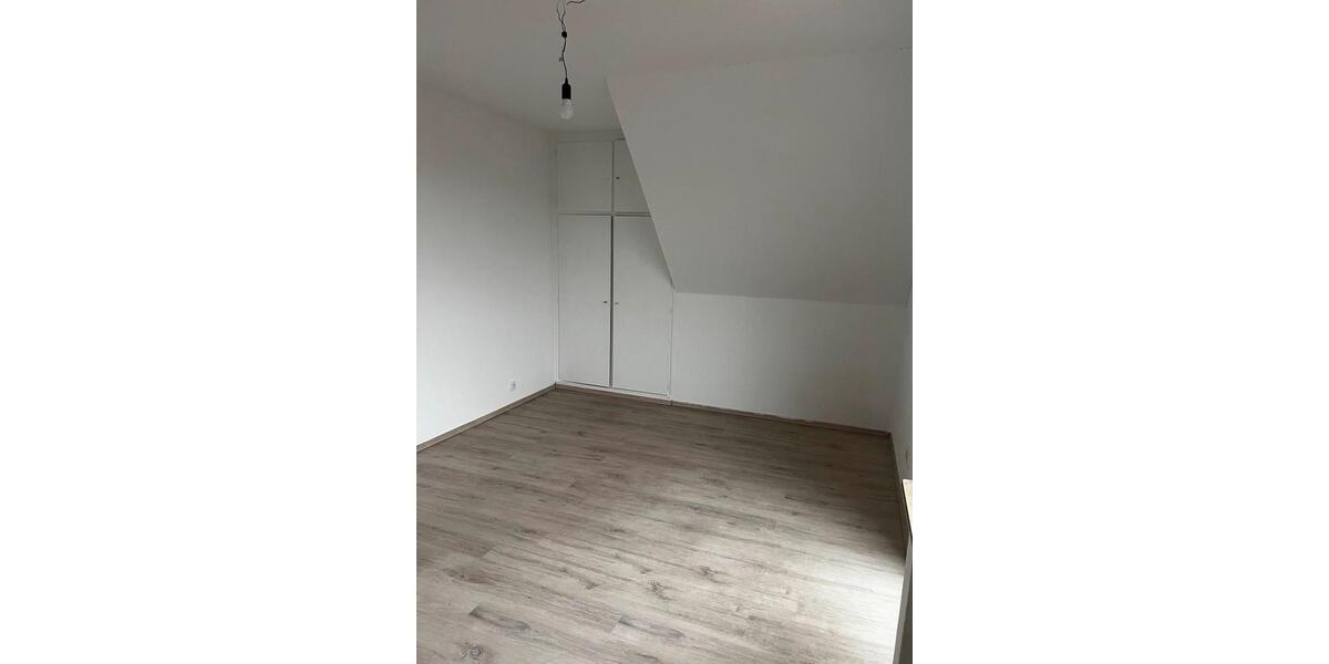 Etagenwohnung Iserlohn - 3 Zimmer, 135 m&sup2;, 1.100&euro; | Angebot:26025030