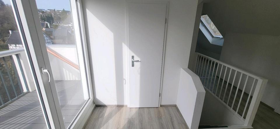 Etagenwohnung Engelskirchen - 4.5 Zimmer, 100 m&sup2;, 1.000&euro; | Angebot:25406261